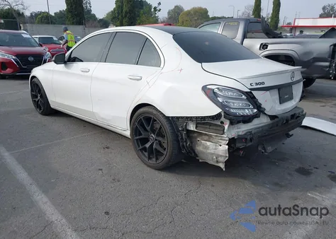 2016 Mercedes-Benz C 300 из США, поврежденный, VIN 55SWF4JB1GU124126